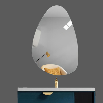Ajoutez une touche d'élégance moderne à votre décoration avec ce miroir mural indestructible