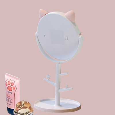 Notre miroir cosmétique à lumière LED est l' ajout parfait à votre vestiaire