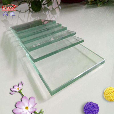Armoire universelle sans cadre à dôme avec structure solide en verre transparent épais et sur mesure