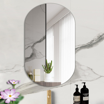 Grand miroir de salle de bain simple avec une énorme feuille indestructible et un corps mural de design moderne