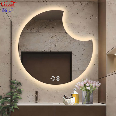 Salle de bains intelligente moderne avec lumière LED ronde éclairée et autocollant portable en pleine taille