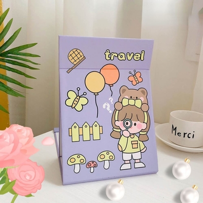 Maquillage en forme de cœur en mini-poche ronde