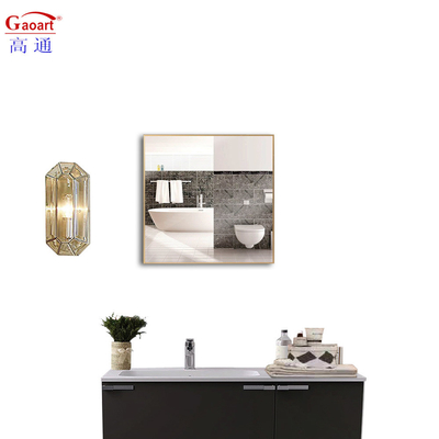 Grand miroir de sol en métal d'aluminium en or avec une base murale noire de taille personnalisée