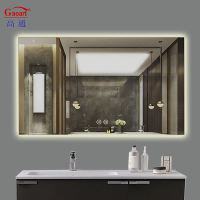 Conception d'un miroir en verre de salle de bain intelligent avec rétroéclairage, maquillage, lumière et mur suspendu étanche