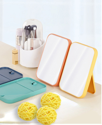Miroir de maquillage portable debout et table de vanité de salle de bain avec un design compact