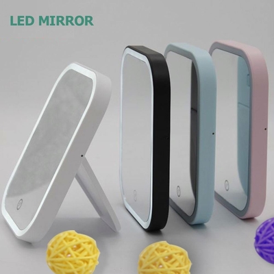 Préparez-vous n'importe où et n'importe quand avec ce miroir cosmétique portable