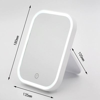 Préparez-vous n'importe où et n'importe quand avec ce miroir cosmétique portable