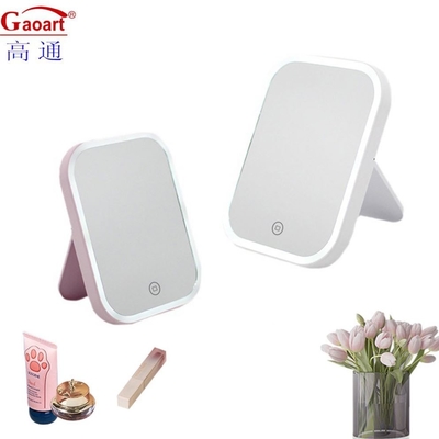 Préparez-vous n'importe où et n'importe quand avec ce miroir cosmétique portable