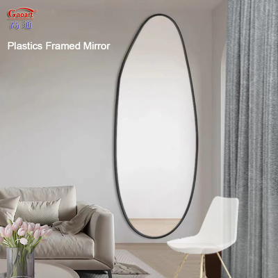 Grand mur de salle de bains en fer métallique décor moderne avec miroir en verre et cadre en or