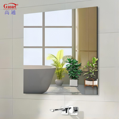 Améliorez la décoration de votre salle de bain avec un miroir sans cadre