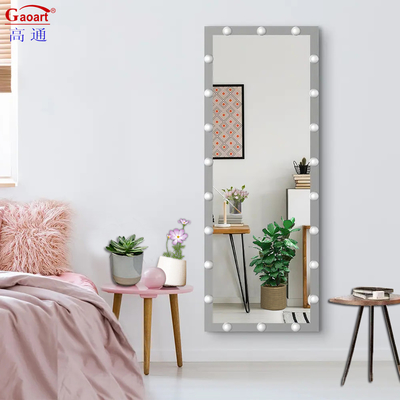 Découvrez la dernière transformation de vanité avec Hollywood Mirror