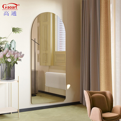 Un miroir de dressing moderne et fonctionnel pour l'amélioration de votre maison