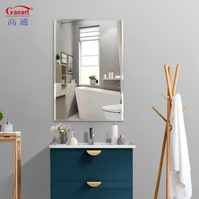 Transformez votre salle de bain avec un miroir sans cadre et un choix abordable