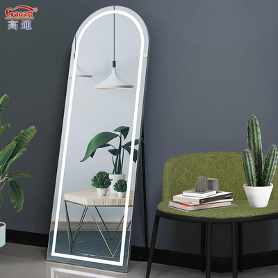 Et un miroir LED de salle de bain élégant pour votre projet de transformation de salle de bain