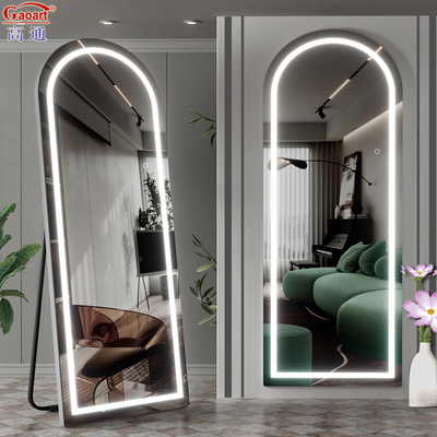 Et un miroir LED de salle de bain élégant pour votre projet de transformation de salle de bain
