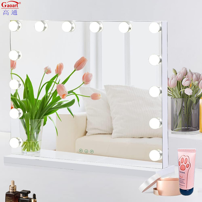 Améliorez votre maquillage avec le design de Hollywood Mirror