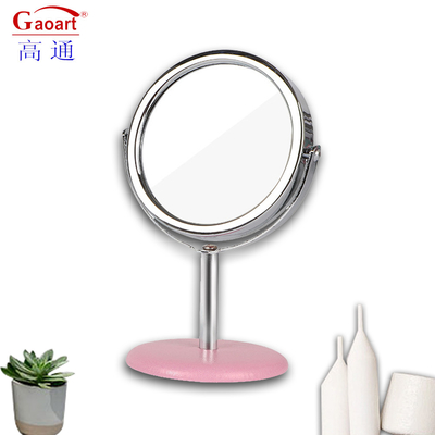 Un miroir de maquillage professionnel avec un éclairage hollywoodien pour un look glamour
