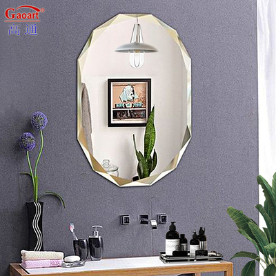 Améliorez votre entreprise avec un miroir sans cadre et un design élégant