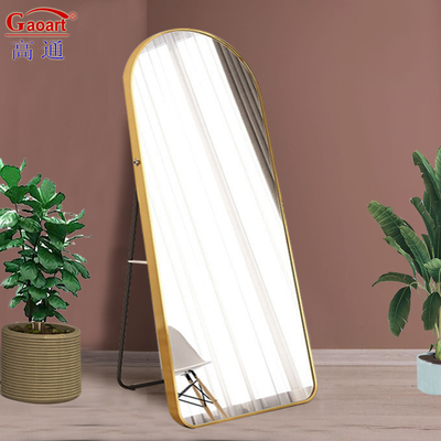 Ajoutez facilement de l'élégance à votre chambre avec un miroir de dressing parfait pour votre routine