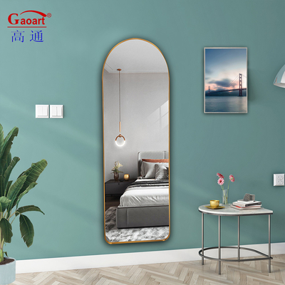 Découvrez le confort et le style grâce à notre miroir vestimentaire et notre design durable