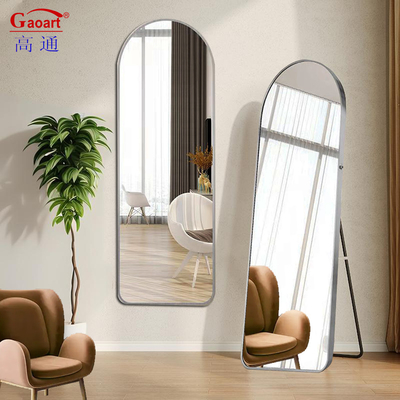 Trouvez votre reflet parfait avec notre miroir de mise en tenue