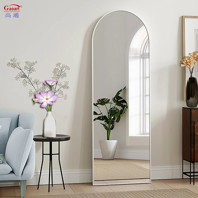 Créez un look époustouflant avec notre élégante collection de miroirs vestimentaires