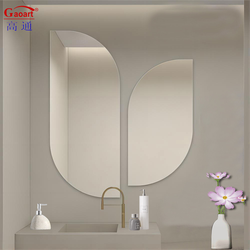 Ajoutez une touche d'élégance moderne à votre décoration avec ce miroir mural indestructible