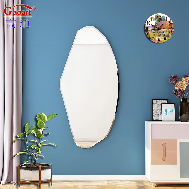 Miroir métallique de rasage en argent pour salon de beauté de salle de bain d'hôtel