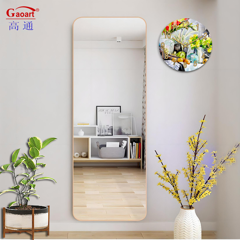 Conception contemporaine Compact miroir suspendu au mur pour une salle de bain luxueuse
