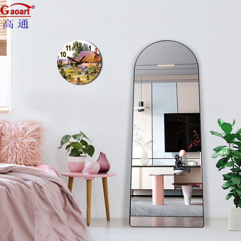 Grand miroir de décoration de salle de bain pour salle de bain moderne et élégant dans le salon de coiffure ou salon