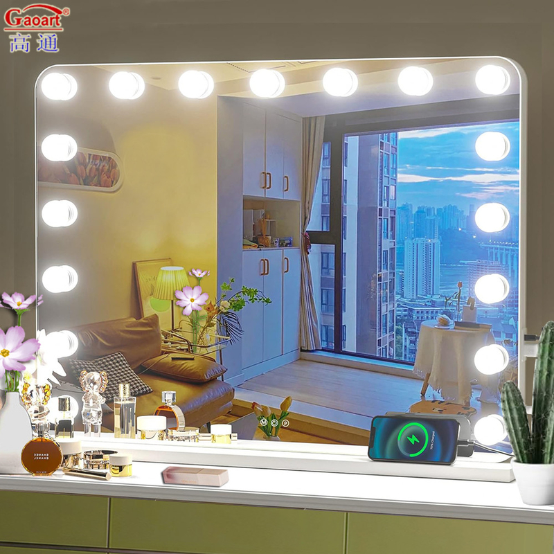 Transformez votre espace avec le Hollywood Mirror, l' ajout parfait à votre vanité.