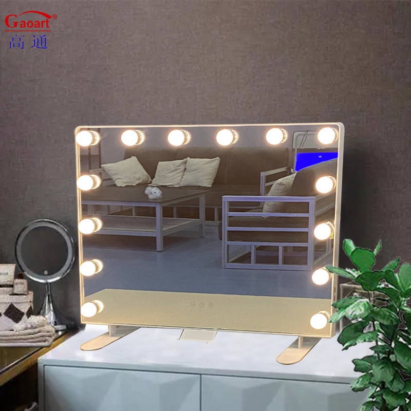 Transformez votre vanité en un studio glamour avec Hollywood Mirror