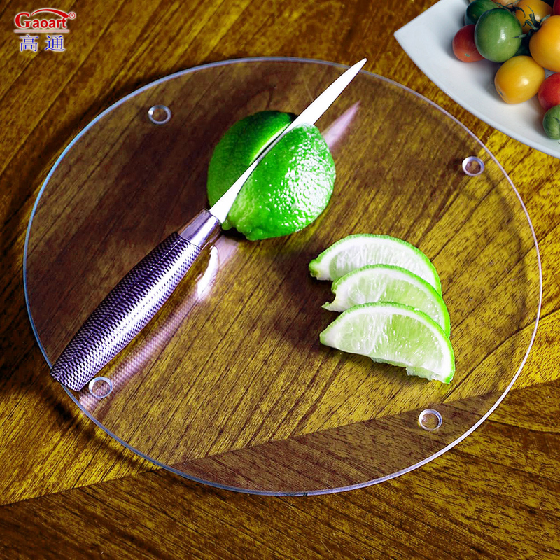 Planche de coupe de verre trempé sur mesure avec des pieds antidérapants parfaite pour la préparation des aliments